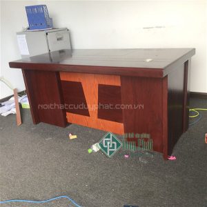 Thanh lý bàn giám đốc 80x1m6 gỗ MDF sơn Pu mới 90%