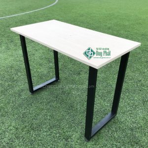 Thanh lý bàn làm việc chân sắt sơn tĩnh điện mới 100% (BCS450)