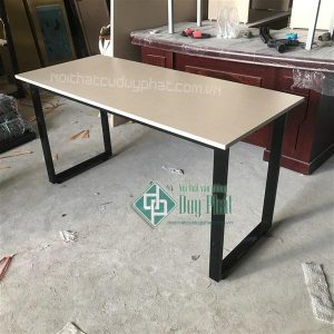 Thanh lý bàn chân sắt sơn tĩnh điện chữ u 60x1m4 mới 99,99% (BCS550-1)