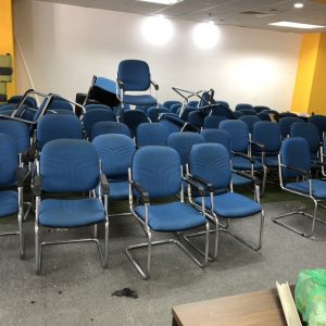 Thanh lý ghế chân quỳ Hoà Phát đệm nỉ có tay vịn mới 90%