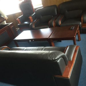 thanh lý 1 bộ sofa da nhập đài loan dài 2m