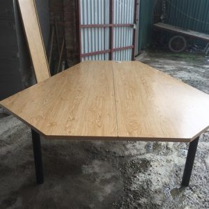 Thanh lý bàn chân sắt hình lục giác làm việc nhóm