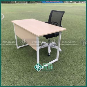 Thanh lý bàn chân sắt có yếm chắn 60x1m2 mới 99,99% (BCS400)