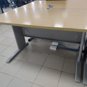 THANH LÝ BÀN CHÂN SẮT HÒA PHÁT KT 70X1M2 MỚI 95%