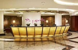 Quầy lễ tân cánh cung