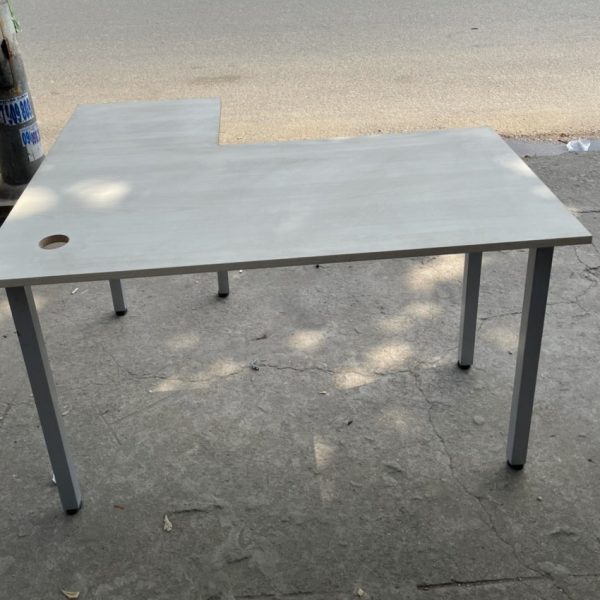 Bàn làm việc chữ L mặt gỗ cao su